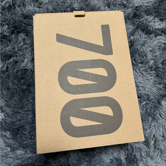 YZY 700 V3 Originals- Adidas Original - Picture 5 of 6